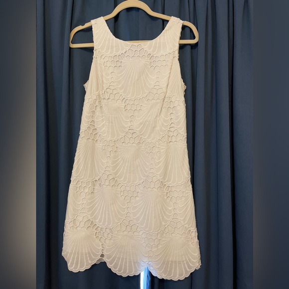 White Lilly Pulitzer scalloped hem dress - Picture 1 of 3
